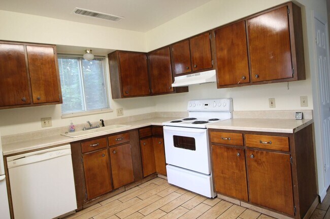 Foto del edificio - 220 Clover Ln