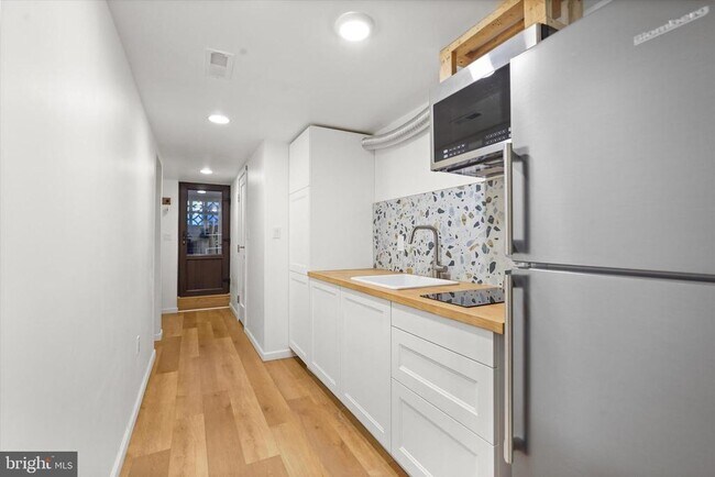 Foto del edificio - 4131 Illinois Ave NW