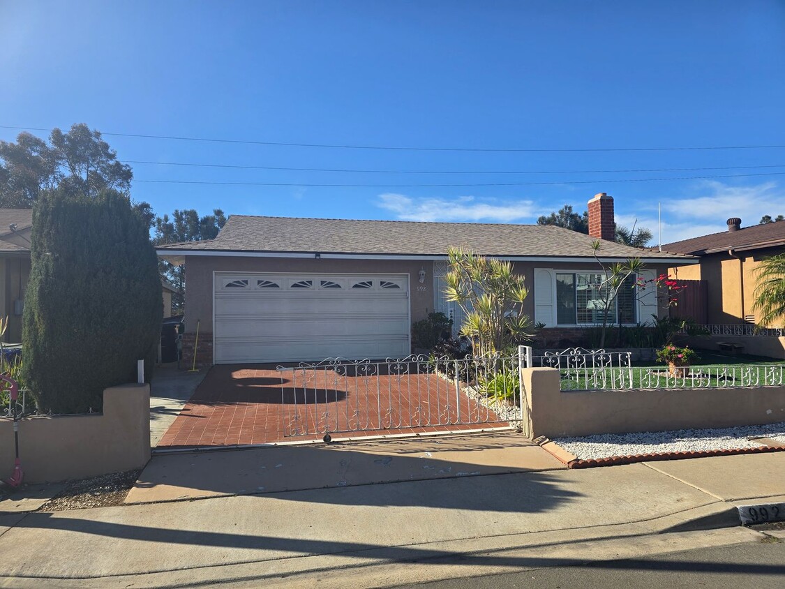 Primary Photo - Large 3 Bed 2 Bath Home