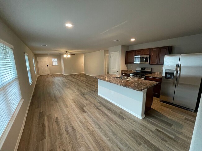 Foto del edificio - 727 Long Cedar Dr