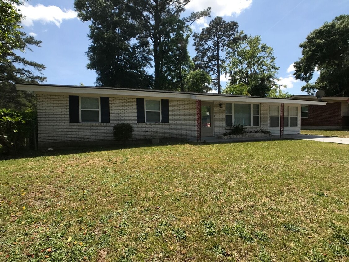 Building Photo - 421 Barnhill Dr