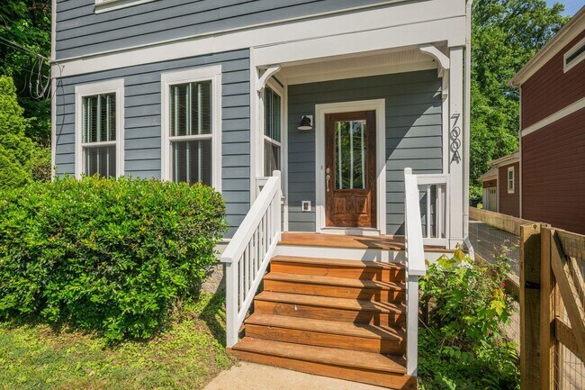 Foto del edificio - Beautiful 3-bed, 2.5-bath home offering 2,003 sq ft in the heart of East Nashville