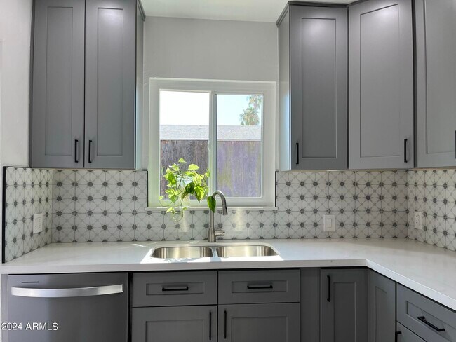 Foto del edificio - 4228 S 11th St