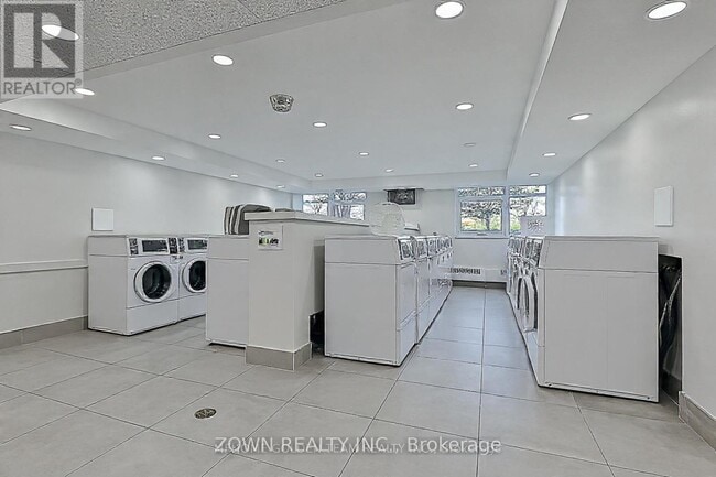 Building Photo - 100 Echo Point