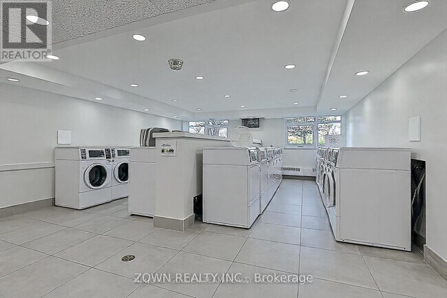 Photo du bâtiment - 100 Echo Point