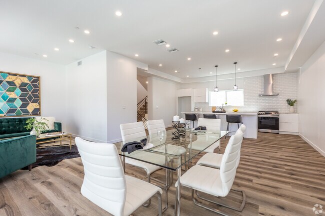 Foto del edificio - 5655 Hazeltine Ave