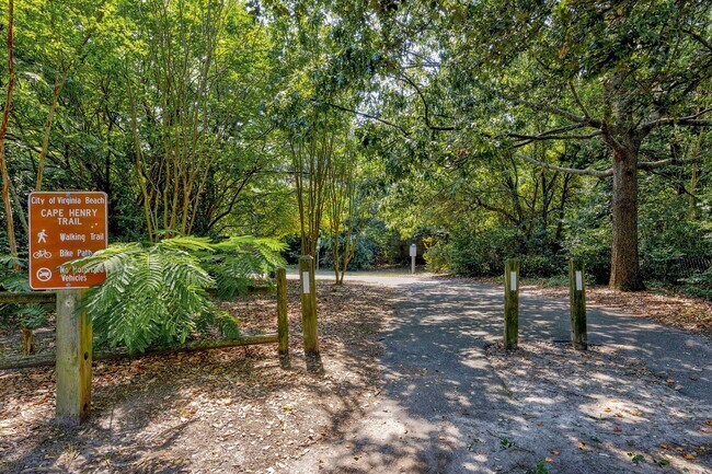 Foto del edificio - One Block From the Beach, Freshly Renovated Condo In Virginia Beach!