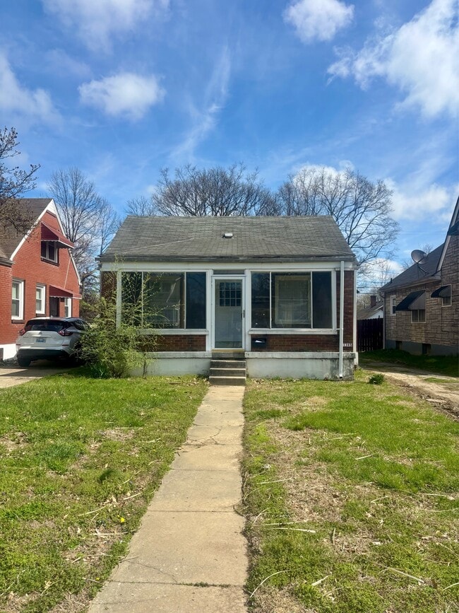 Building Photo - 1305 Larchmont Ave