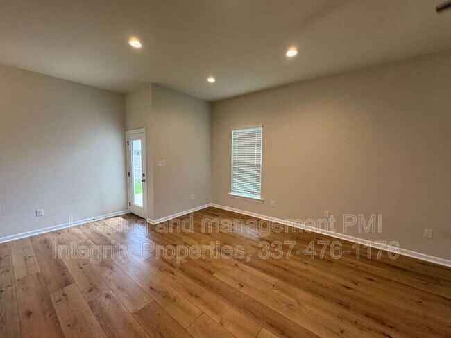 Foto del edificio - 325 Mulholland Ln