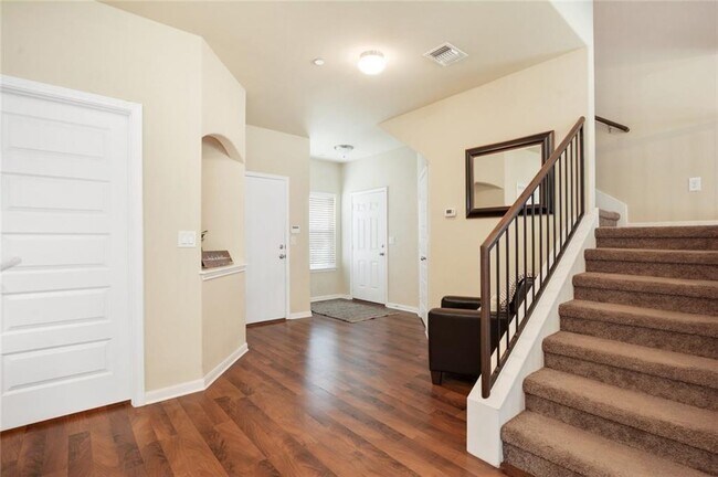 Foto del edificio - 1620 Bryant Dr