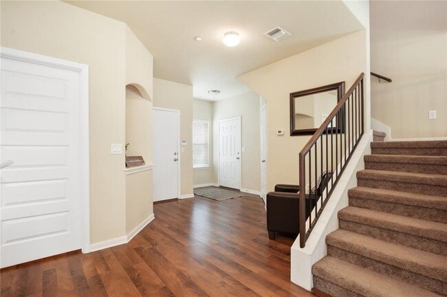 Building Photo - 1620 Bryant Dr