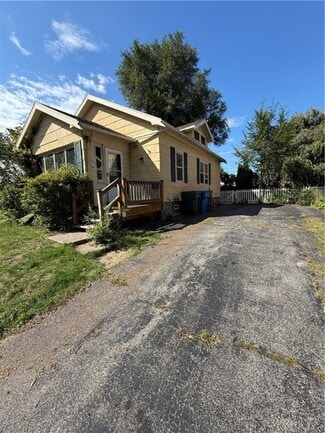 Building Photo - 54 Crest St