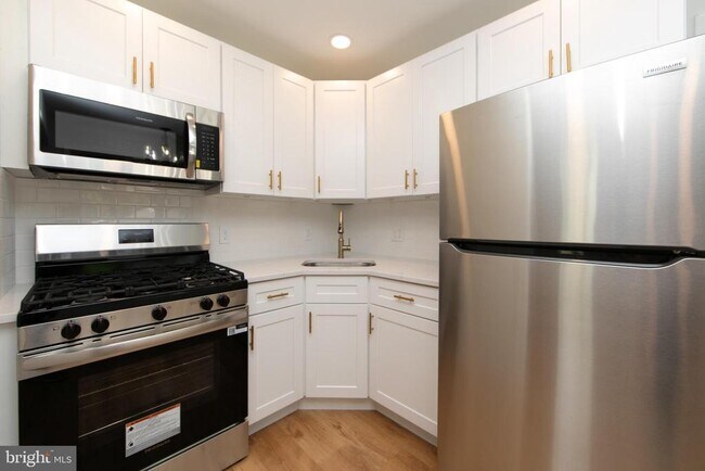 Foto del edificio - 32 Willis Ave