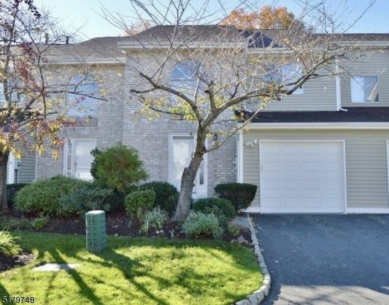 Primary Photo - 136 Castle Ridge Dr