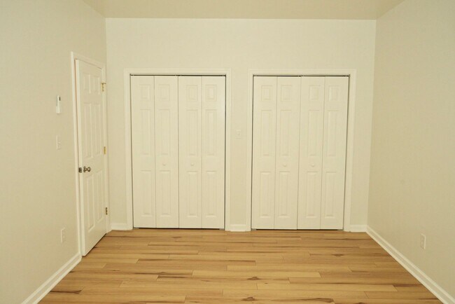 Foto del edificio - 4 Rockbrook Dr