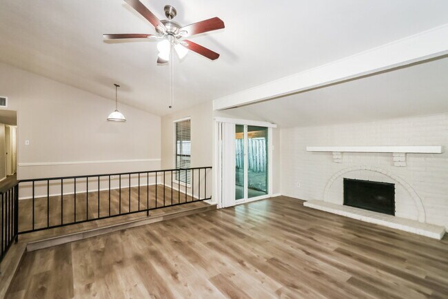 Building Photo - 15614 Mendocino Dr