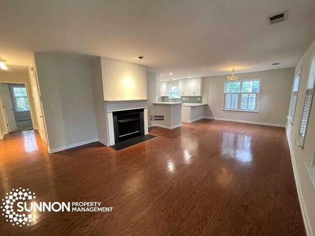 Building Photo - 3 bed / 2 bath Bungalow in the Heart of NoDa!