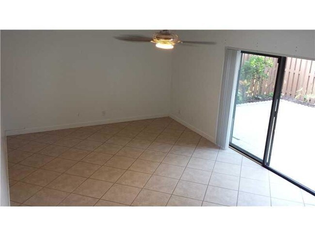 Building Photo - 2566 Camelot Ct
