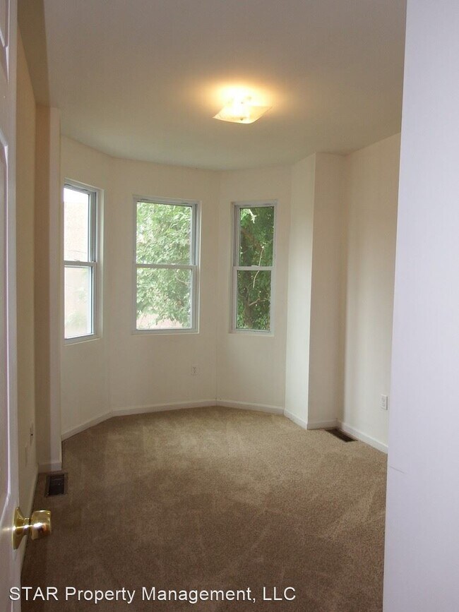 Building Photo - 3 br, 2.5 bath House - 430 E. 23rd St.