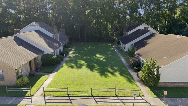 Photo - 126 Oakmont Dr (Greenville, NC) Townhome