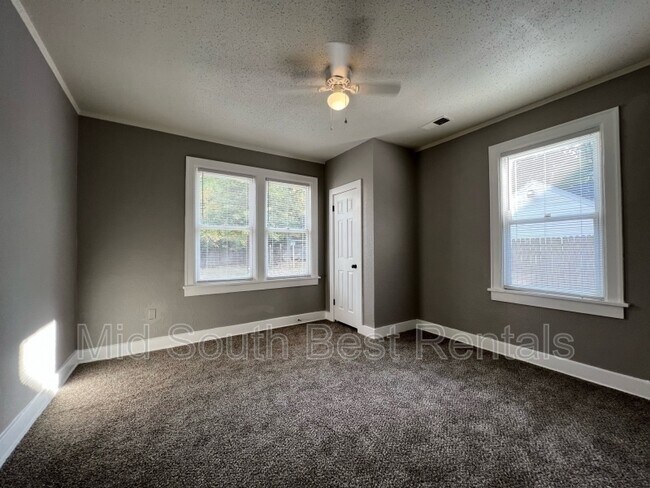 Building Photo - 3210 Lyndale Ave