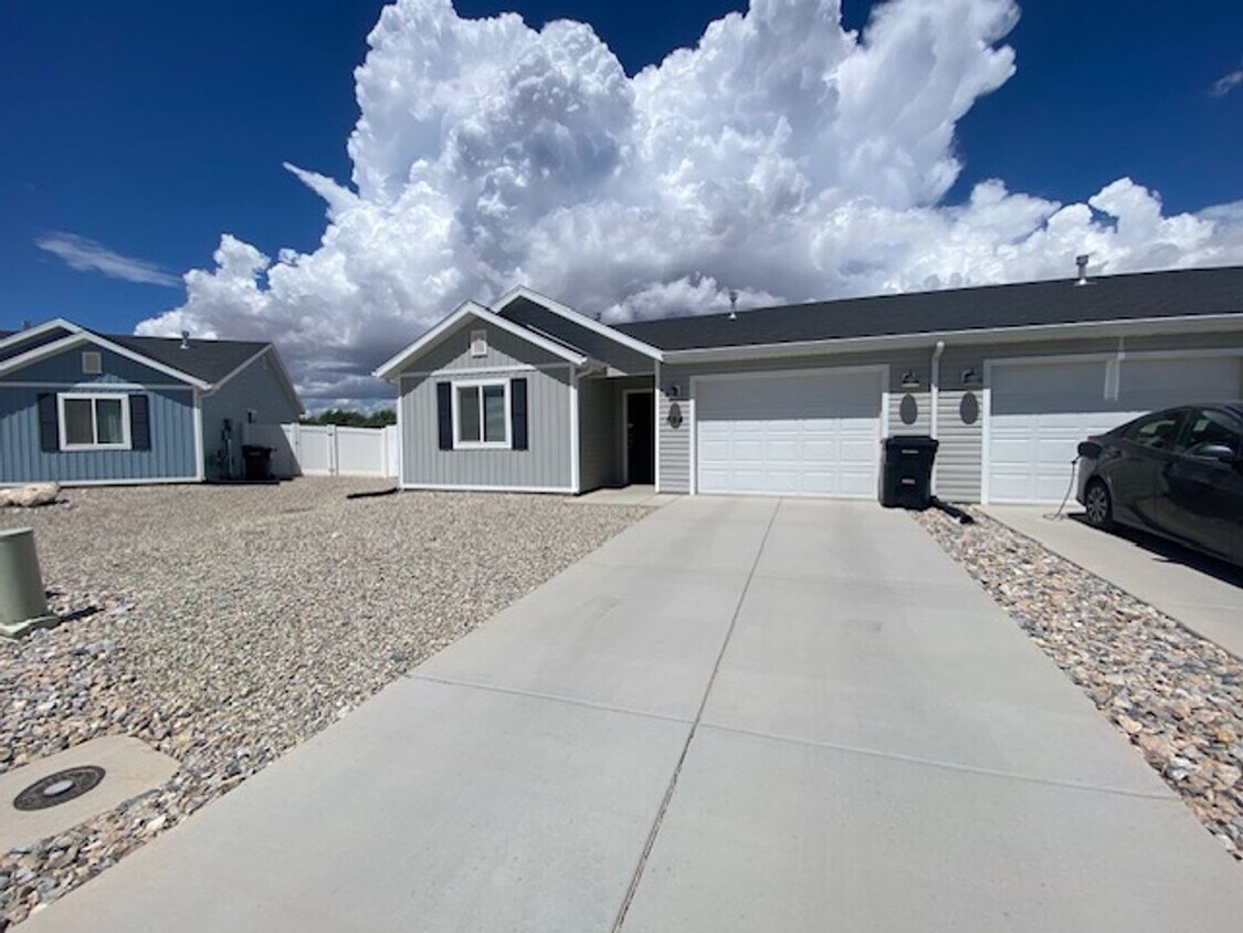 Primary Photo - SPACIOUS HOME FOR RENT!