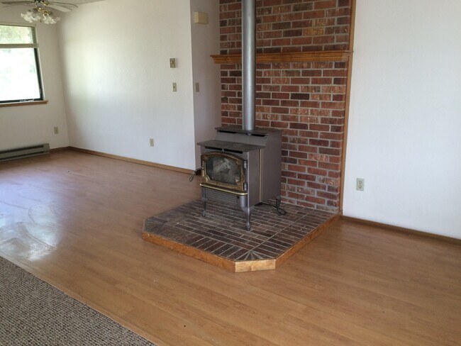 Foto del edificio - 4 Bedroom Home Under Radio Hill