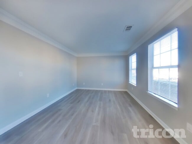 Foto del edificio - 350 Creekview Blvd