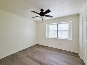 Building Photo - 2118 Creekshire Dr