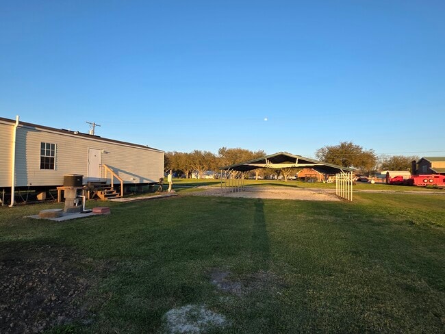 Building Photo - 132 Raoul Ln