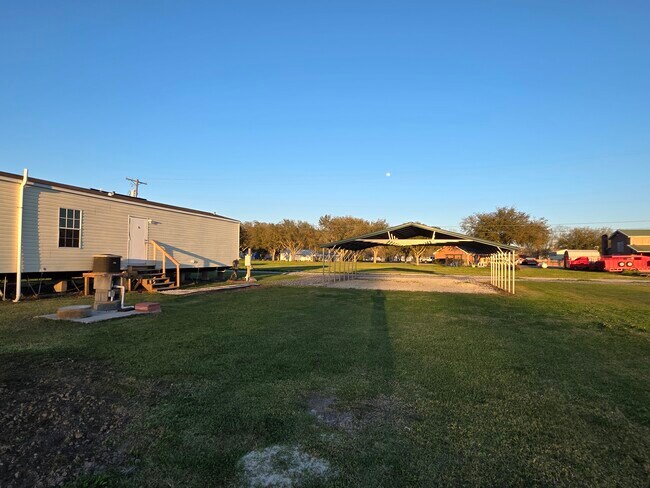 Foto del edificio - 132 Raoul Ln