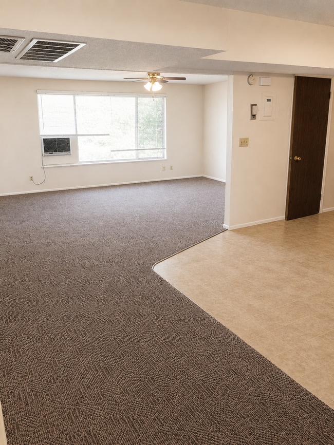 Building Photo - PRICE DROP - 2 BED 1 BATH UNIT IN OREM!! Enjoy $200 OFF your first month!
