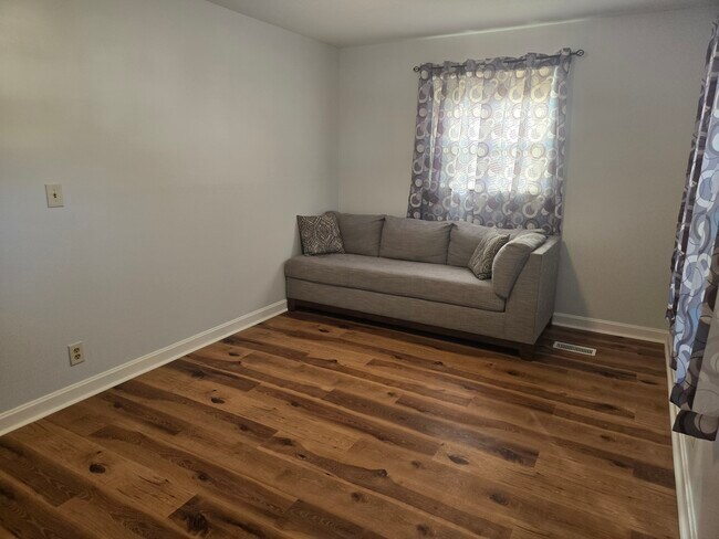 Sala de estar de la planta superior - 1536 Arling Ave