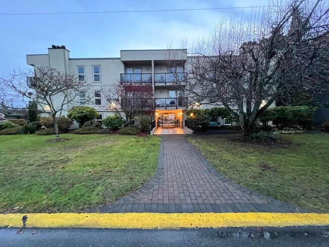 Building Photo - 160-160 Vancouver Ave