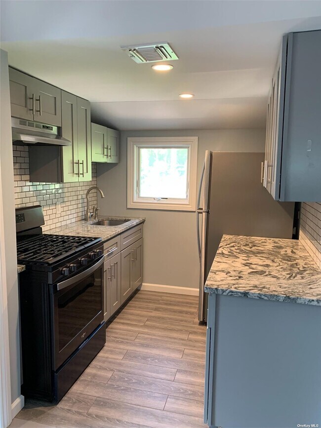 Foto del edificio - 1354 N Windsor Ave