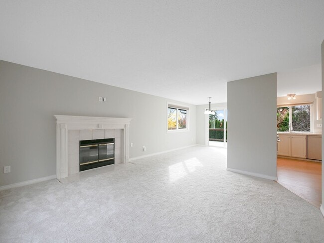 Building Photo - 3 Bed and 2 Bath Stunning Family Home is A...