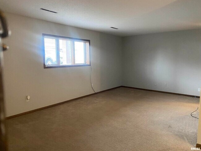 Foto del edificio - 3240 Parkwild Dr