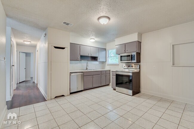 Building Photo - 5054 Virgil St