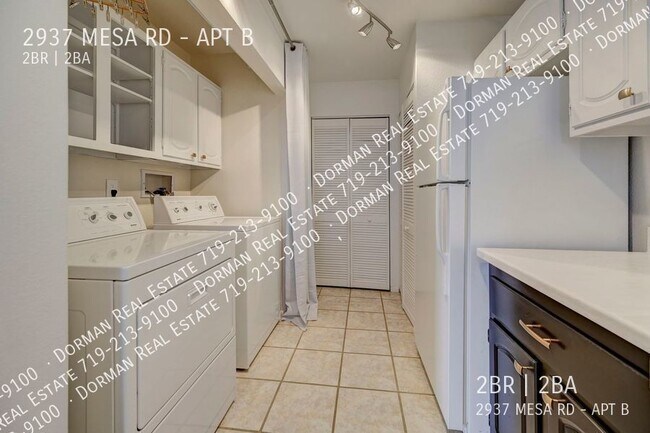 Building Photo - Two bedroom condo close to Garden of the G...