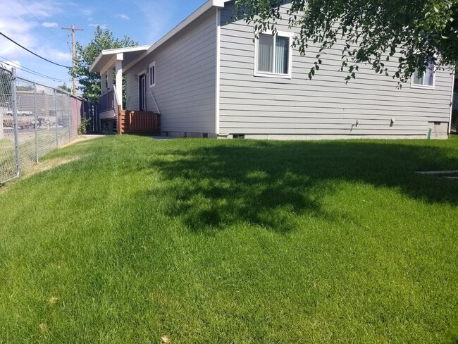 Building Photo - 3 Bed 2 Bath one story home