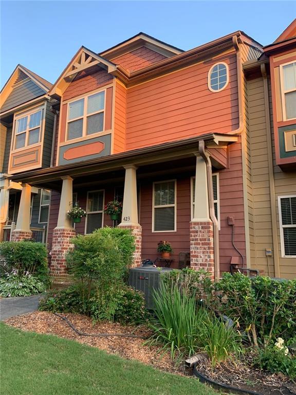 Foto del edificio - 423 Royal Cres Ln E