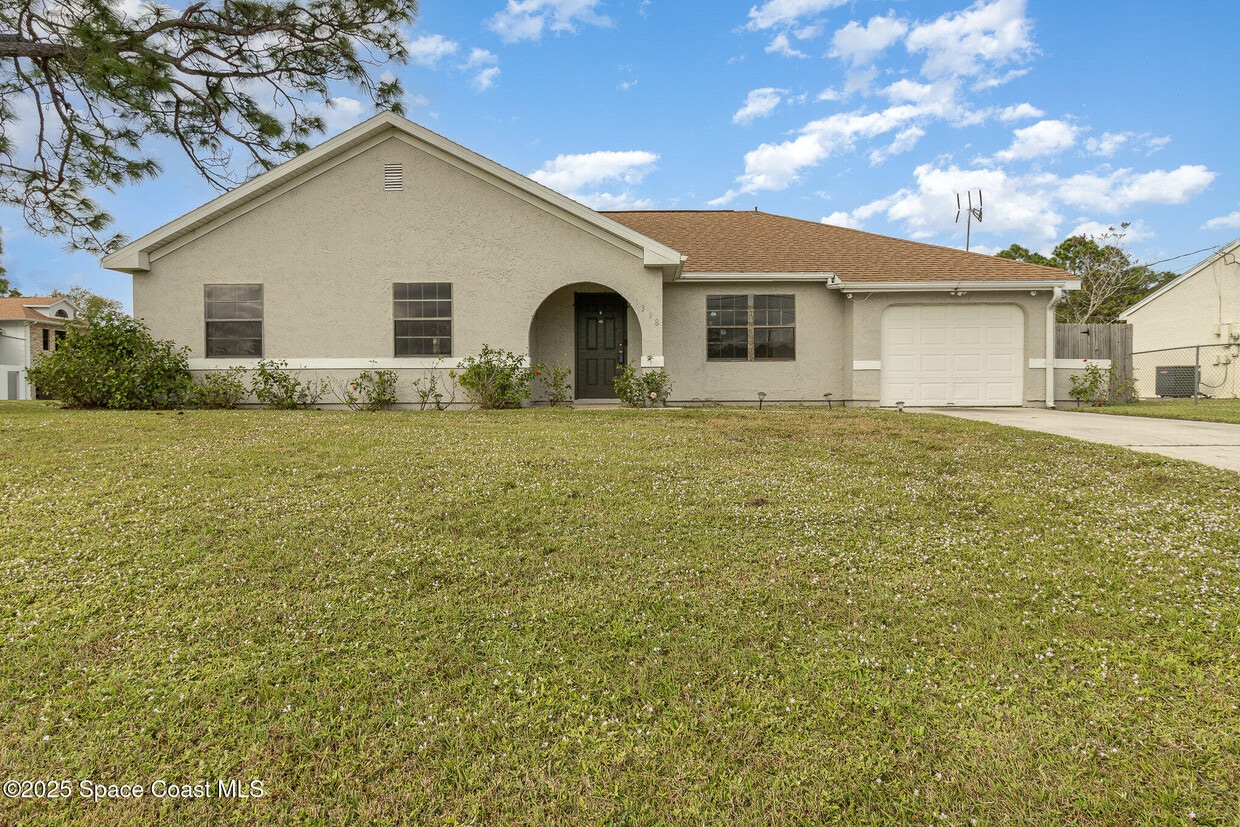 Foto principal - 1398 Jupiter Blvd NW