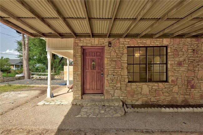 Building Photo - 2405 E 10th St