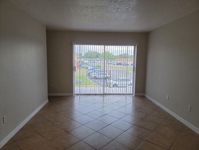 Building Photo - Condo 1 bedroom 1 bath
