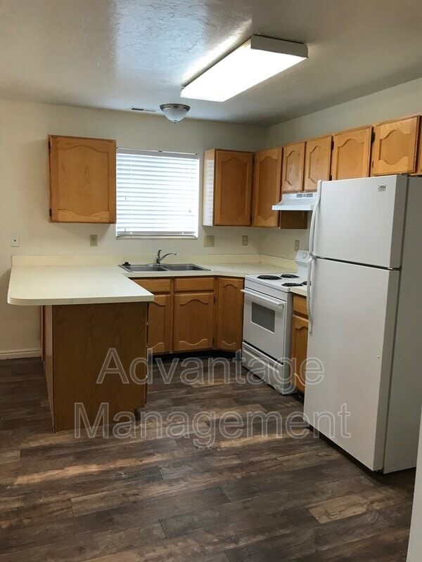 Foto del edificio - 952 S Freedom Blvd