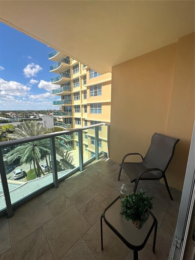 Building Photo - 2501 S Ocean Dr