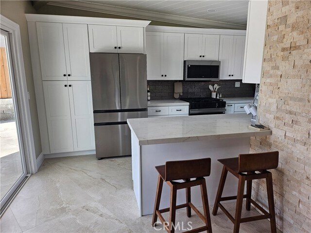 Foto del edificio - 44250 Russell Ln