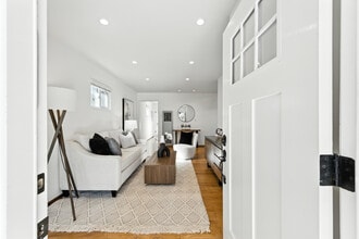 Building Photo - 370 Beresford Ave