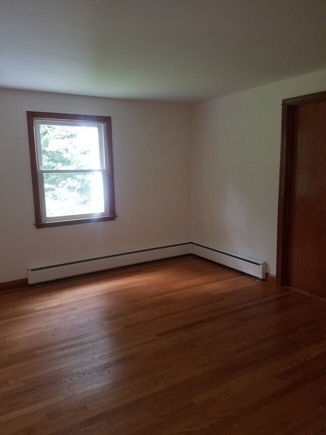 Foto del edificio - Available in Simsbury