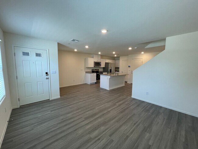 Building Photo - Beautiful Townhome In Henderson